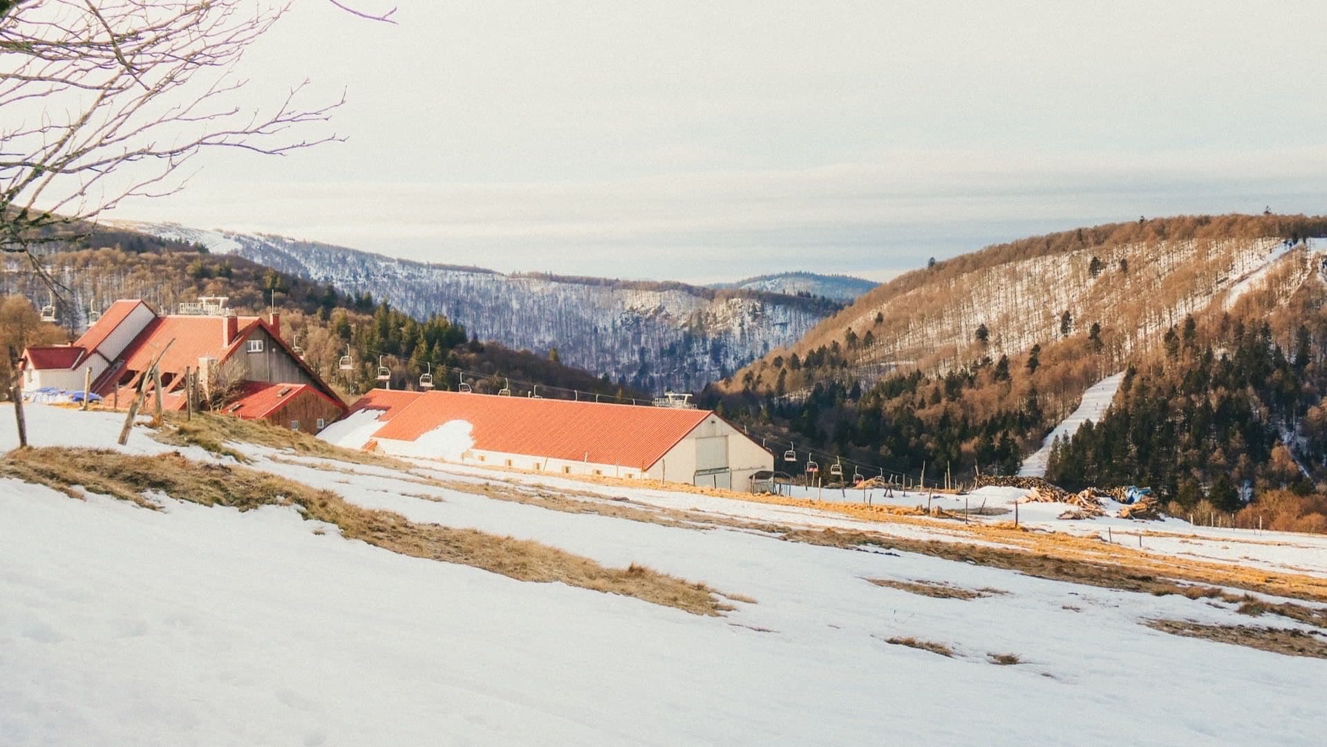 Paysage de montagne au lever du jour