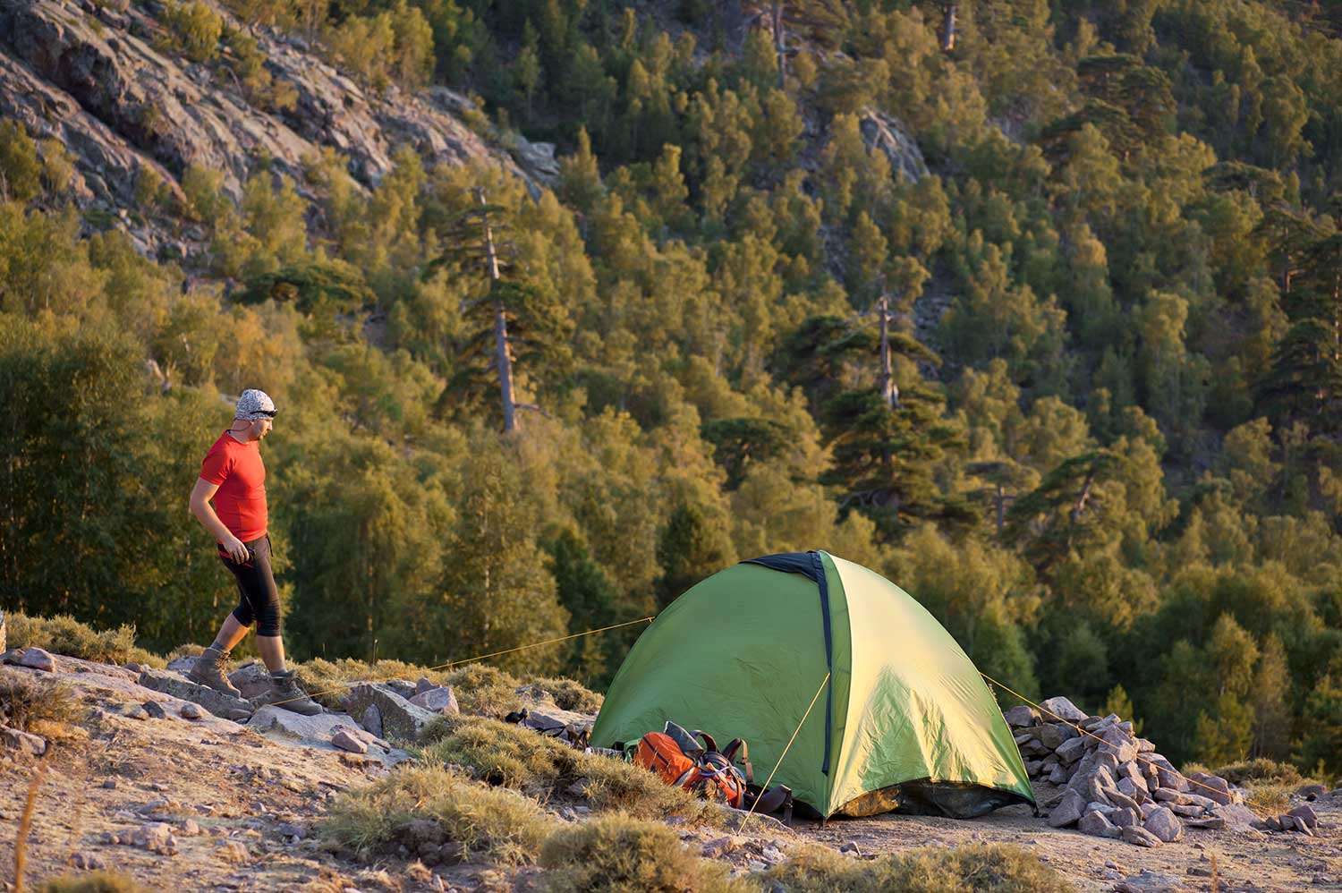 Bivouac et camping sauvage : ce que dit la loi